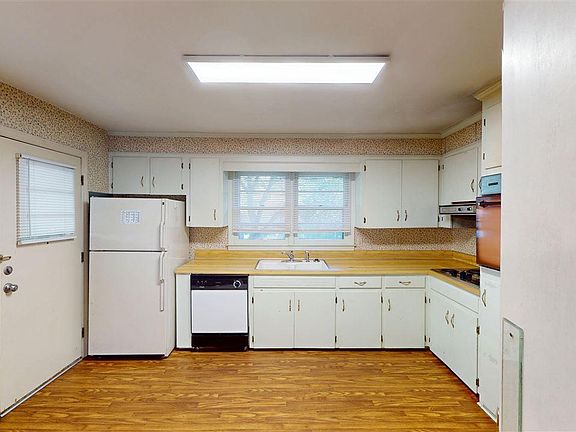 5th image of 305 Cannon Dr