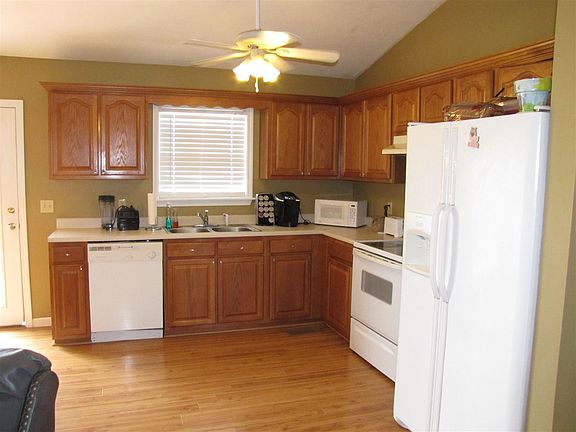 5th image of 6800 Greenbrook Dr