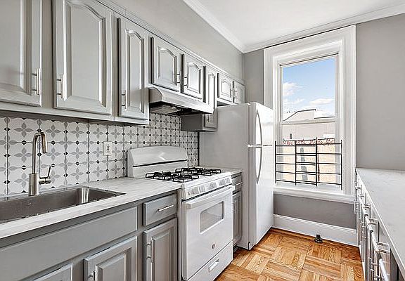 3rd image of 4721 6th Ave #3
