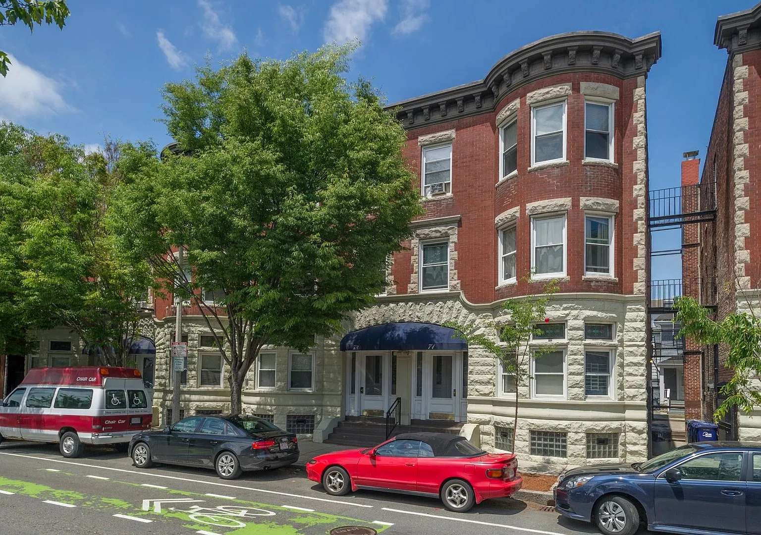 Nice 2 bed in Allston — Photo 1