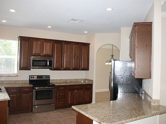 5th image of 495 Eastbridge Dr