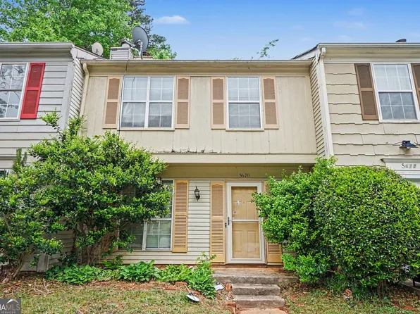 5670 Wells Cir, Stone Mountain, GA 30087