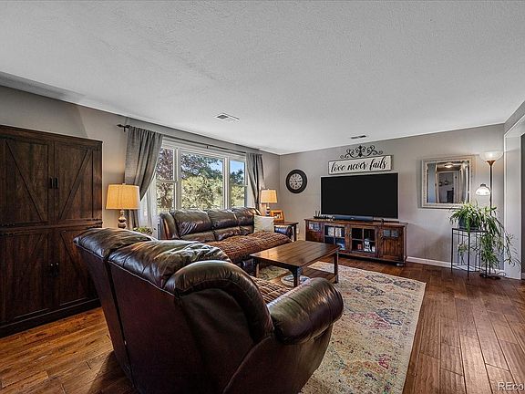 5th image of 759 Brussels Drive