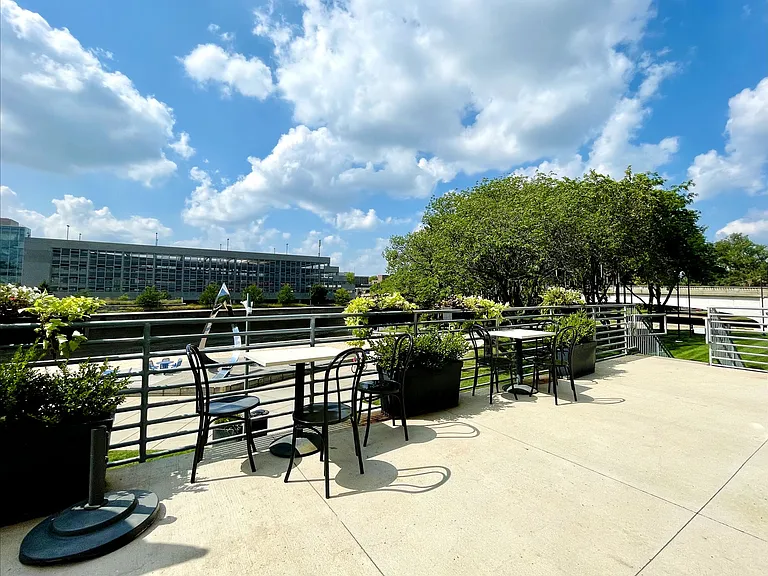 Marketplace — Photo 16
