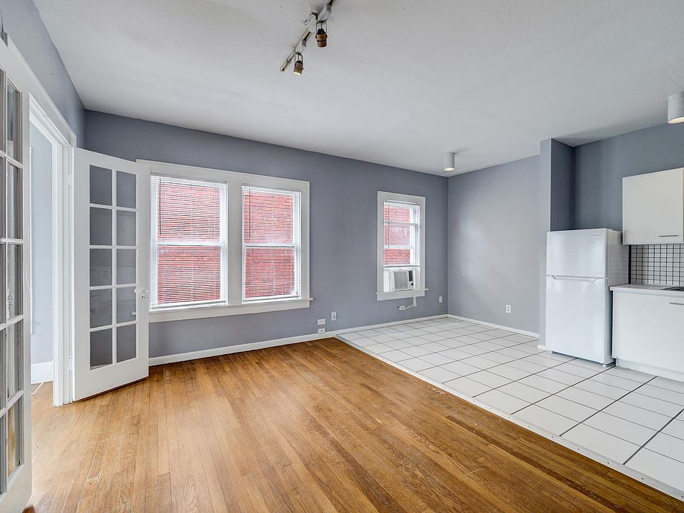 Charming studio style 1 bedroom, 1 bathroom available.