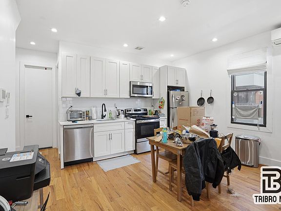 3rd image of 225 Halsey St #4