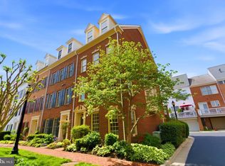 1221 Roundhouse Ln, Alexandria, VA 22314