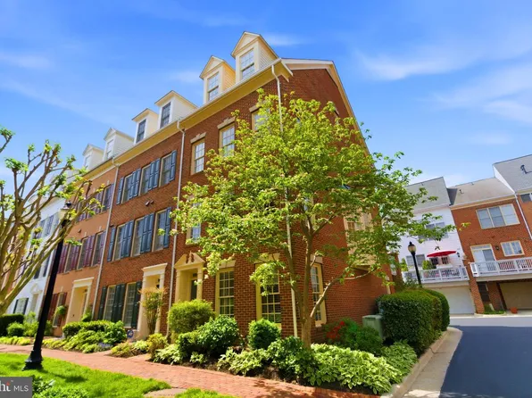 1221 Roundhouse Ln, Alexandria, VA 22314