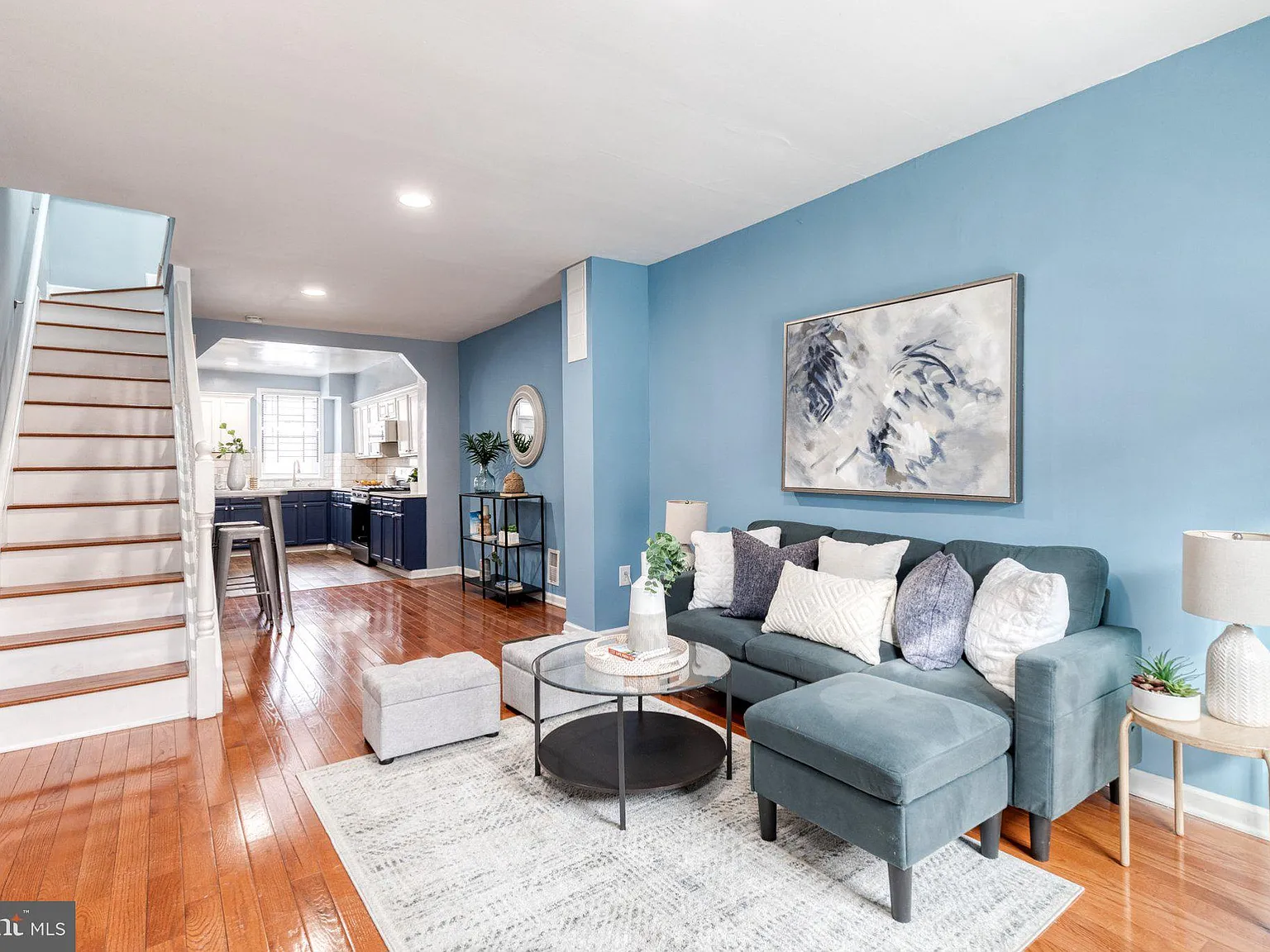 3 bed, 2.0 bath, 1056 sqft, $2,200 — Photo 4
