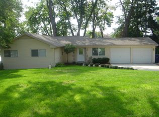 9411 Mandon Rd, White Lake, MI 48386