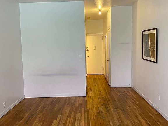 3rd image of 450 W 58th St APT 4A