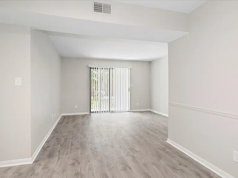 Orleans Apartments — Photo 25
