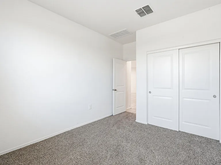 1575 E Fletcher Dr — Photo 18