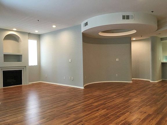 5th image of 12712 Moorpark St APT 203