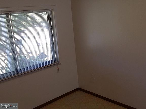 5th image of 643 Hollingsworth Dr