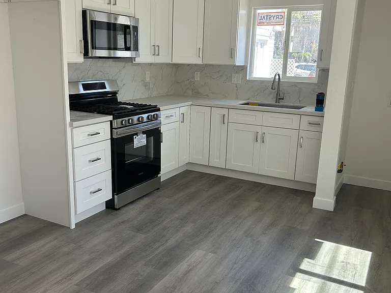 1525 Redondo Ave #D — Photo 1