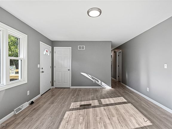 4th image of 4015 Edward Dr