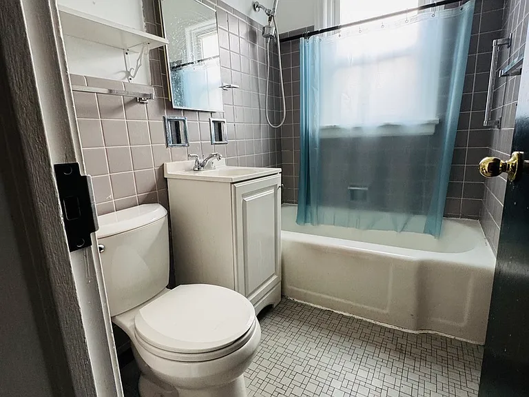 2626 W Balmoral Ave #201 — Photo 8