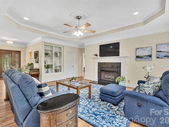 5th image of 8007 Fletcher Ct