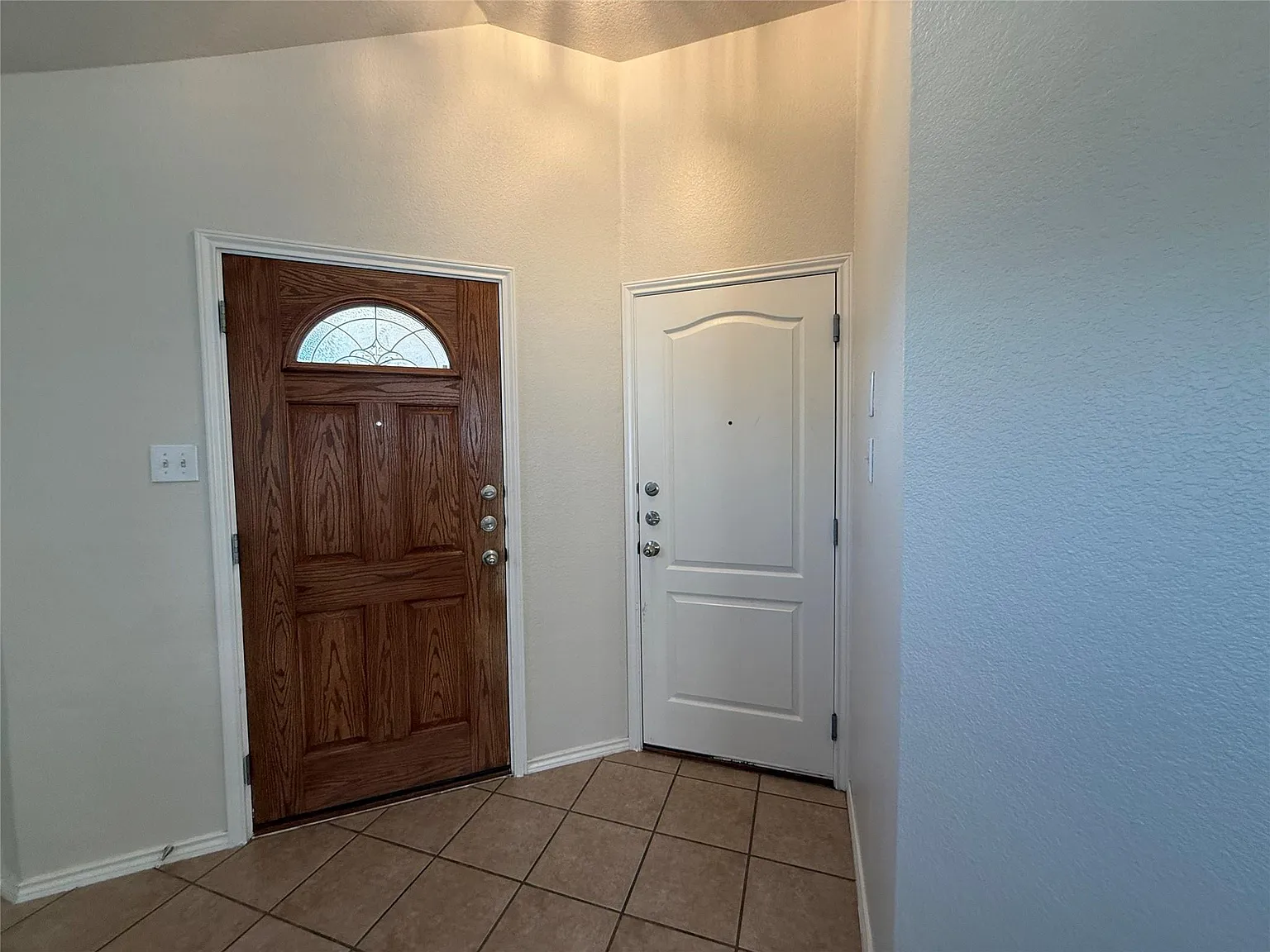 4 bed, 2.0 bath, 1959 sqft, $1,895 — Photo 3