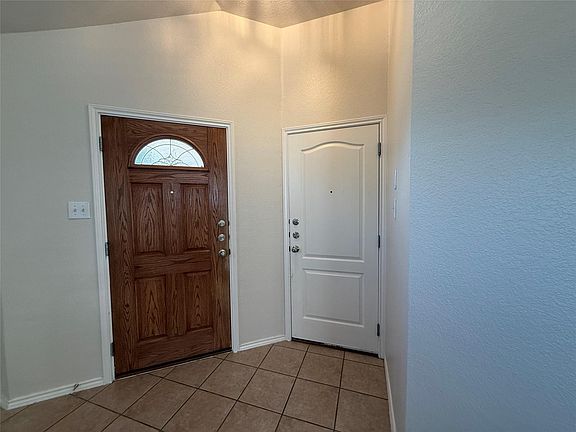 3rd image of 1413 Rainbow Parke Dr
