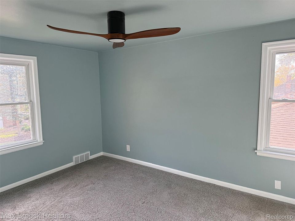23021 Tulane Ave, photo 11