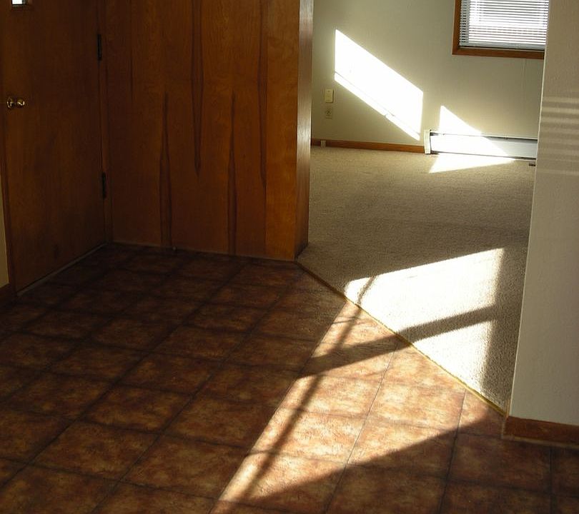 1st image of 407 W Hahn Ave