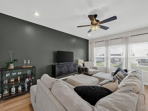 5th image of 2211 Eagle River Dr