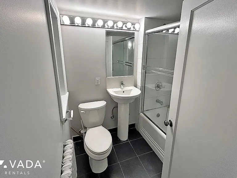 1235 Burnaby St #9 — Photo 9