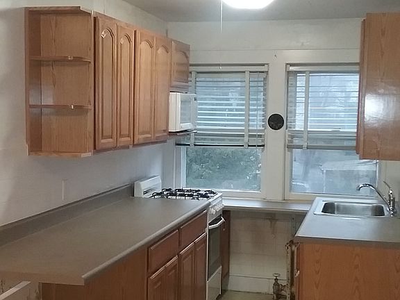 3rd image of 15 Orange Heights Ave Floor 1
