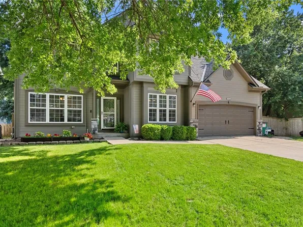 22217 W 51st St, Shawnee, KS 66226