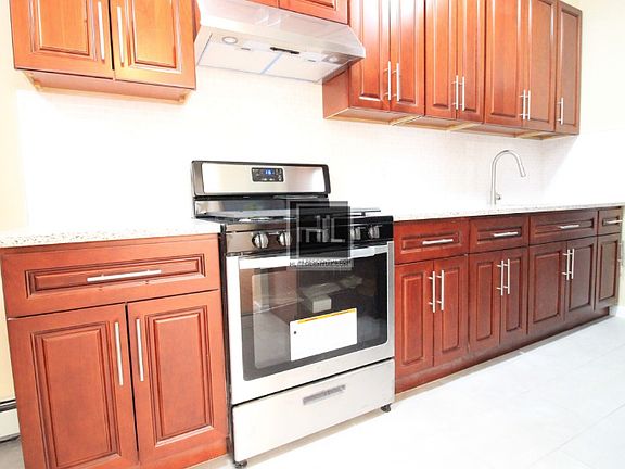 5th image of 139 Norfolk St APT C