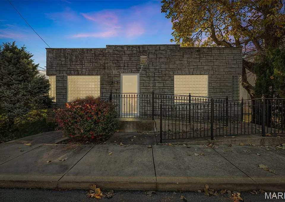 250 Main St