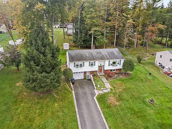 2nd image of 10 Eland Dr