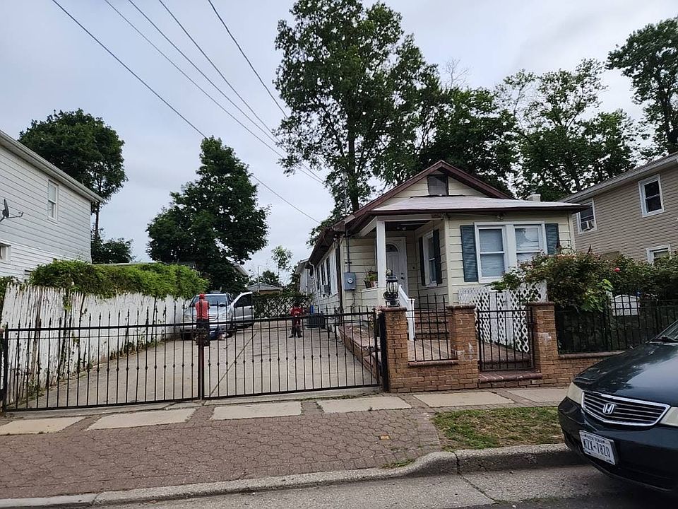 1st image of 210 Dartmouth St