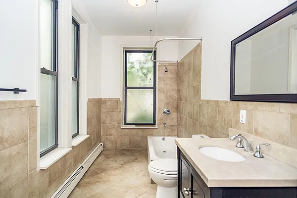 Rented by Century 21 Metropolitan | media 5