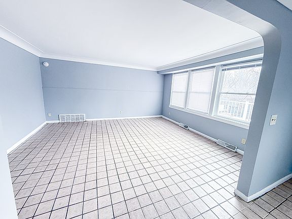 2nd image of 142 Hutchinson St #D