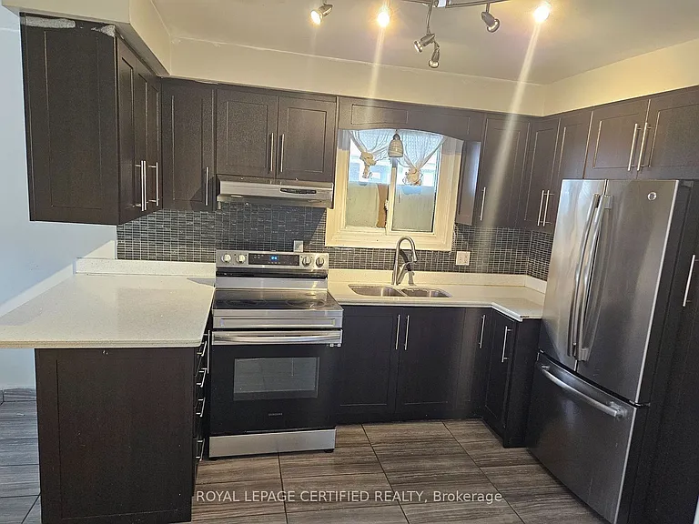 290 Balmoral Ave N — Photo 6