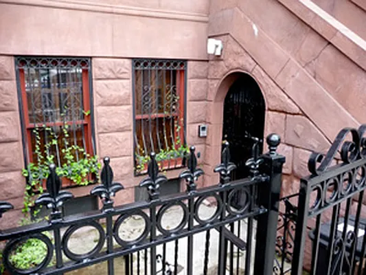 Rented by Perry Associates NYC Inc | media 34