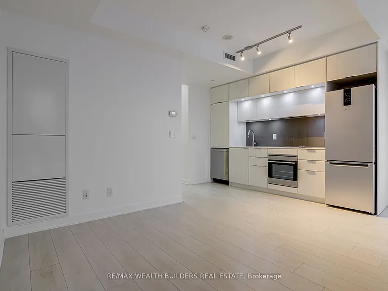 170 Sumach St #2011 — Photo 14