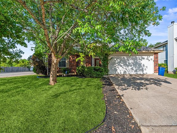 2nd image of 701 Sparkling Brook Ln
