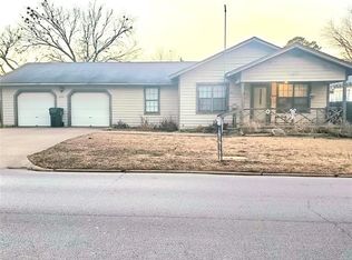 704 N Oklahoma Ave, Okmulgee, OK 74447