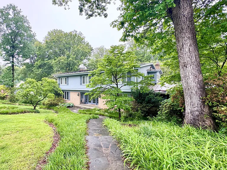 1430 Carrington Ln — Photo 48