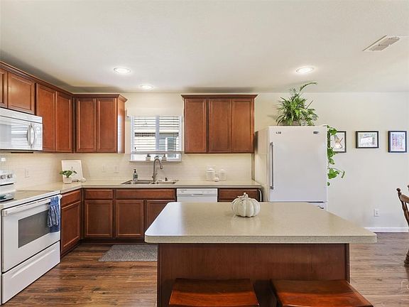 3rd image of 2912 Whispering Pine Blvd