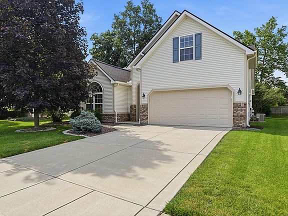 3rd image of 5871 Lost Oaks Dr