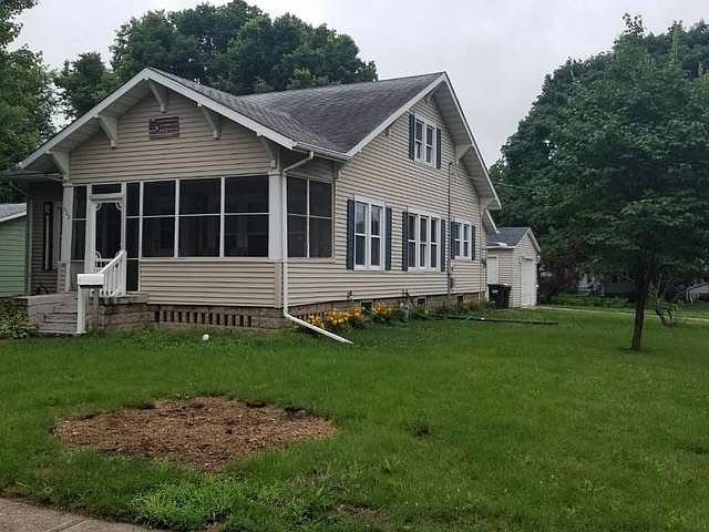 2nd image of 902 8th Ave