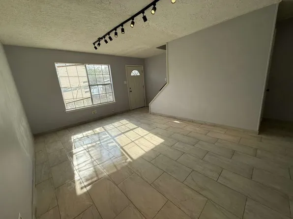 100 Park Row Ave APT D, Long Beach, MS 39560