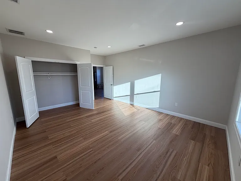 115 Wallington Ave — Photo 6