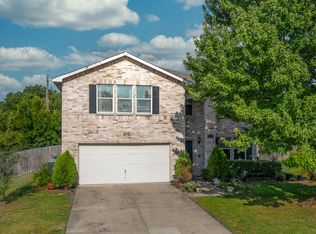 909 Collins Blvd, Cedar Hill, TX 75104