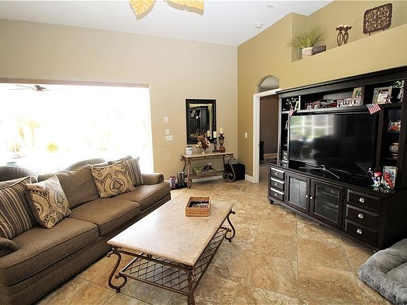 3rd image of 10716 Banfield Dr